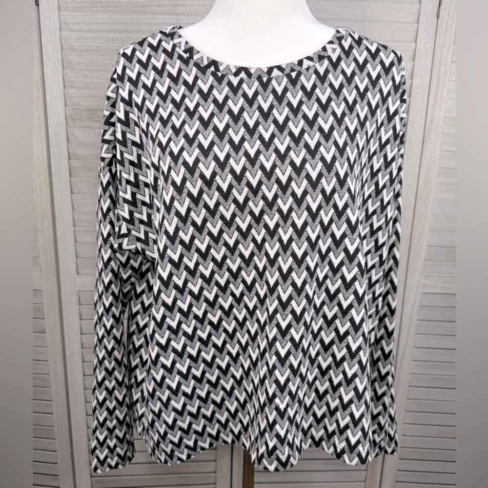 H&M Black & White Geometric Bateau Neckline Knit Top-Large